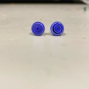 Glass stud earrings